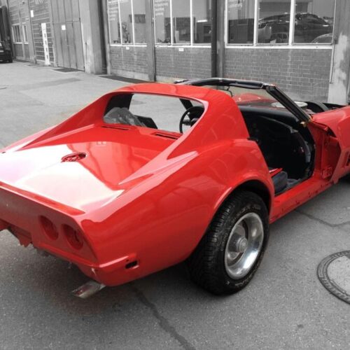 Die Corvette, frisch rot lackiert
