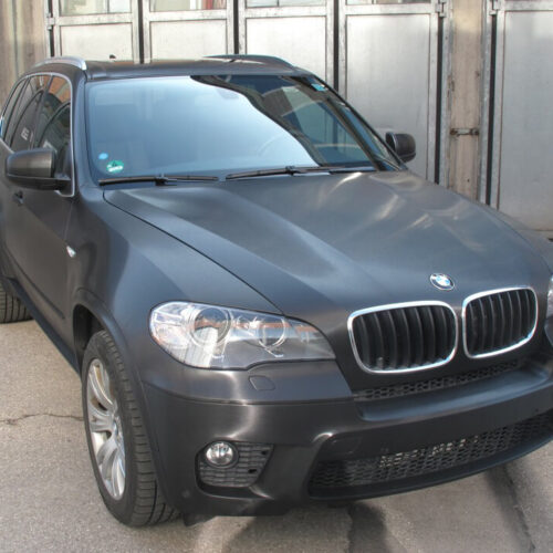 BMW X5 - Komplettfolierung in schwarz metallic gebürstet