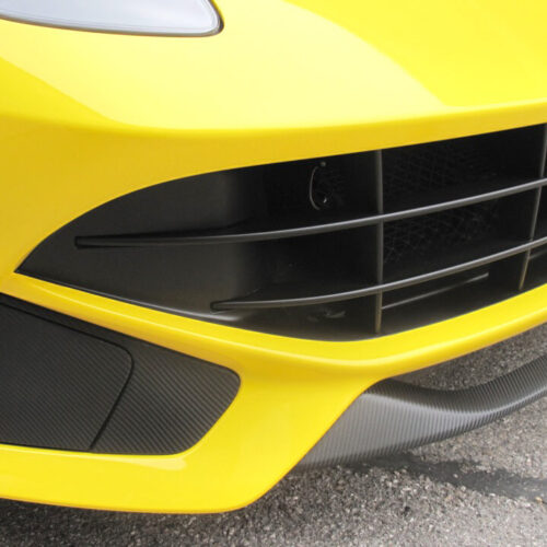 Ferrari F12 Berlinetta, gelb und Carbon-Strukturfolie