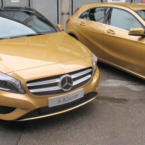 Mercedes-Benz A-Klasse, Komplettfolierung Goldmetallic