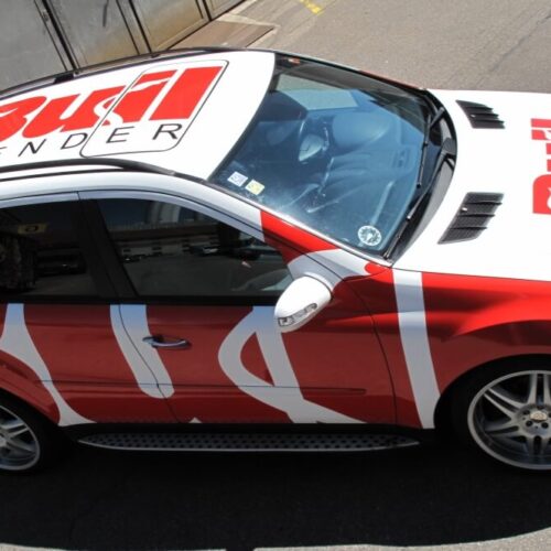 SUV mit Werbefolierung