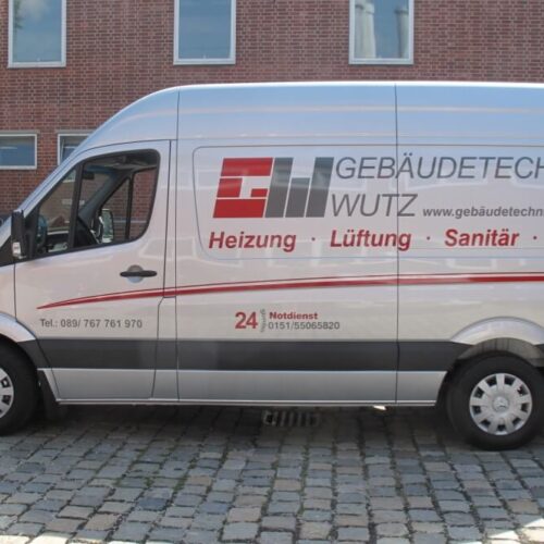 Klassische Werbebeschriftung für Außendienstfahrzeuge