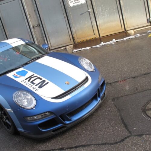 Porsche mit Werbebeschriftung
