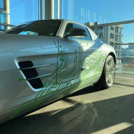 Im Schaufenster der Mercedes Niederlassung München an der Donnersbergerbrücke