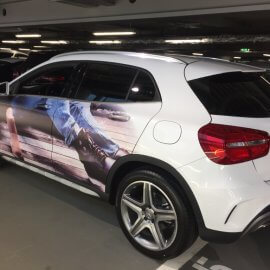 Folierter SUV in der Mercedes Niederlassung Arnulfstraße (Adventskalender 2015)