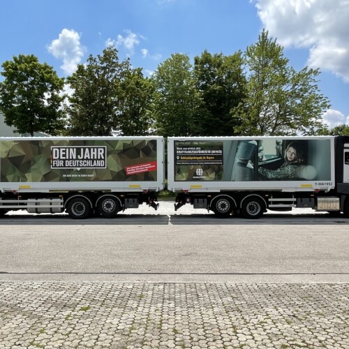 Großflächiger Digitaldruck an LKW-Containern der Bundeswehr