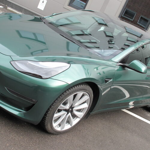 Tesla Model 3 metallic grün Komplettfolierung
