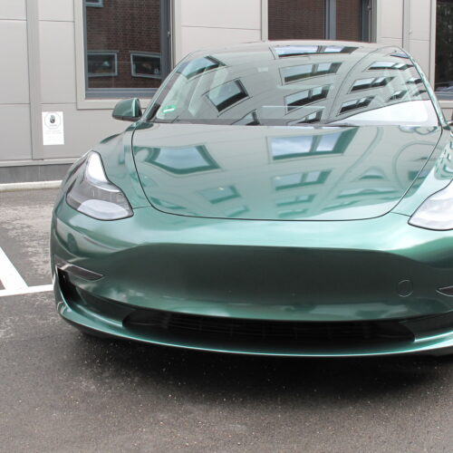 Tesla Model 3 metallic grün Komplettfolierung