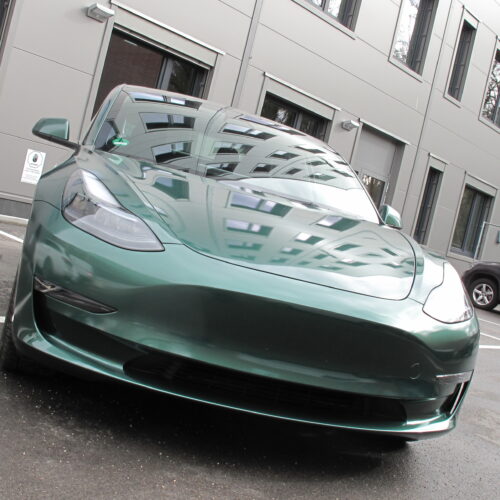 Tesla Model 3 metallic grün Komplettfolierung