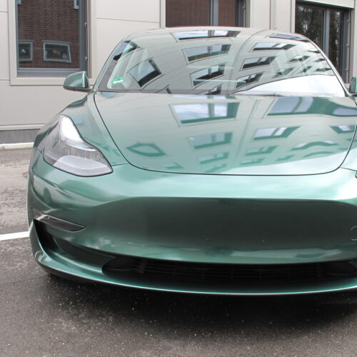 Tesla Model 3 metallic grün Komplettfolierung