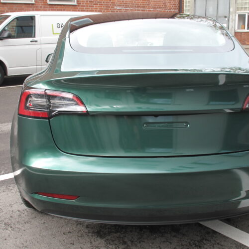 Tesla Model 3 metallic grün Komplettfolierung