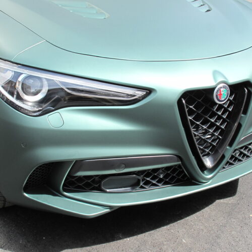 Alfa Romeo Stelvio, Komplettfolierung in Pine Green Matt Metallic (Front)