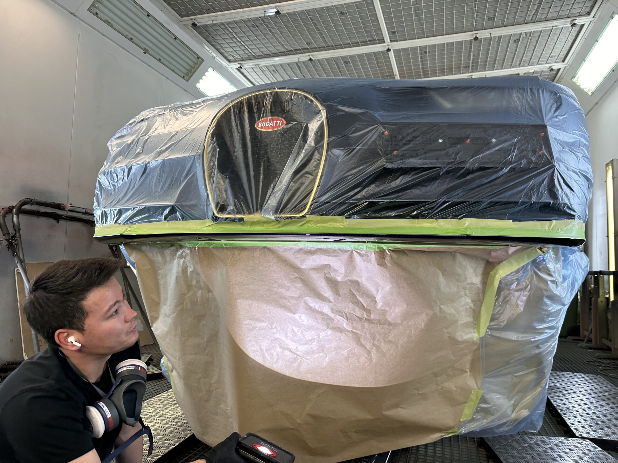 Smart Repair an einem Bugatti Chiron. In besten Händen bei Lackierermeister Jawad Husseini.