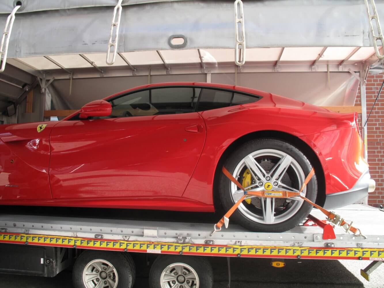 Professioneller Sportwagentransport
