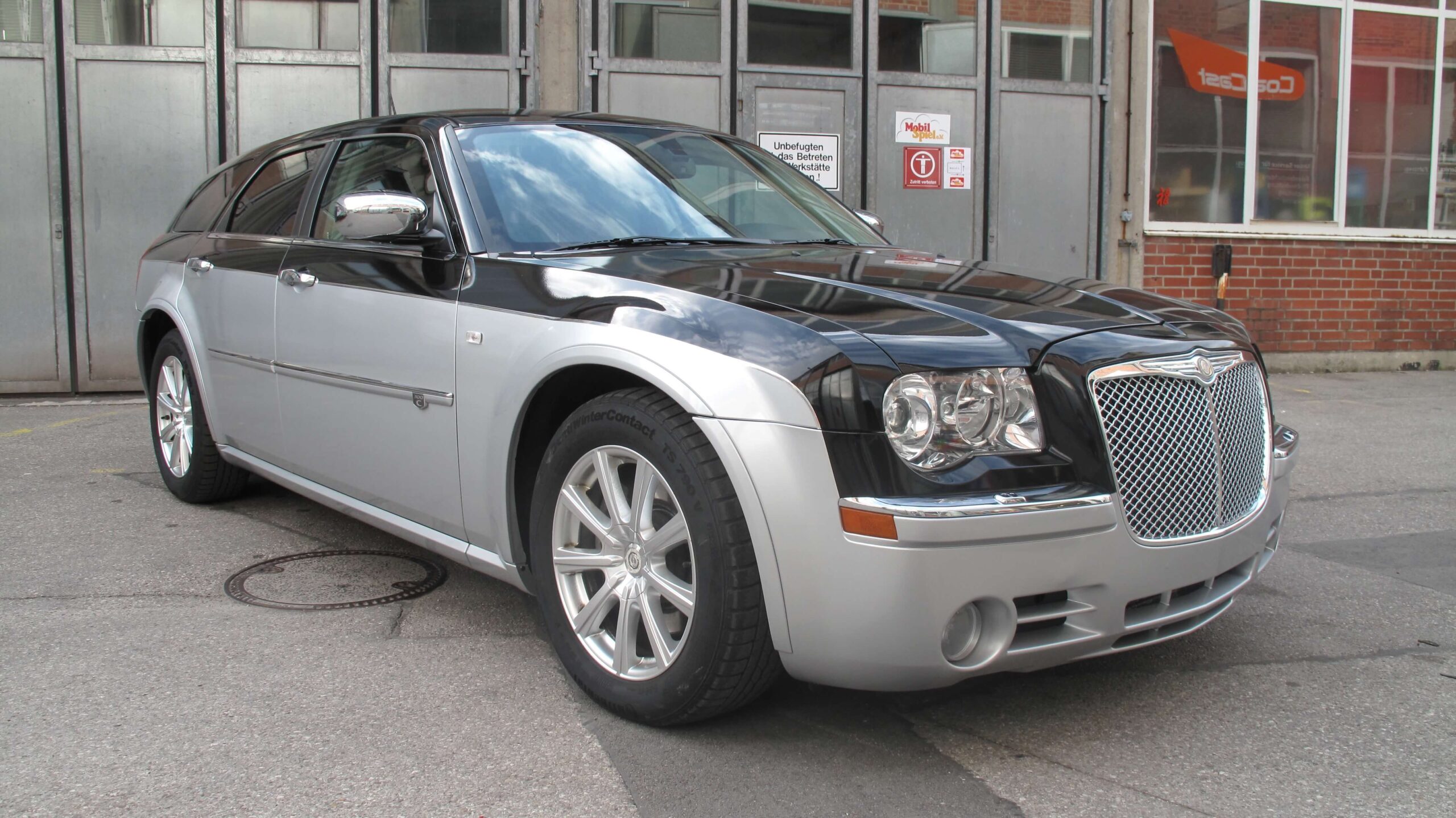 Chrysler 300C in Bi-Color-Folierung