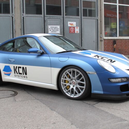 Porsche 997 GT3 in pearlescent blue foliert, mit Branding für KCN Systems
